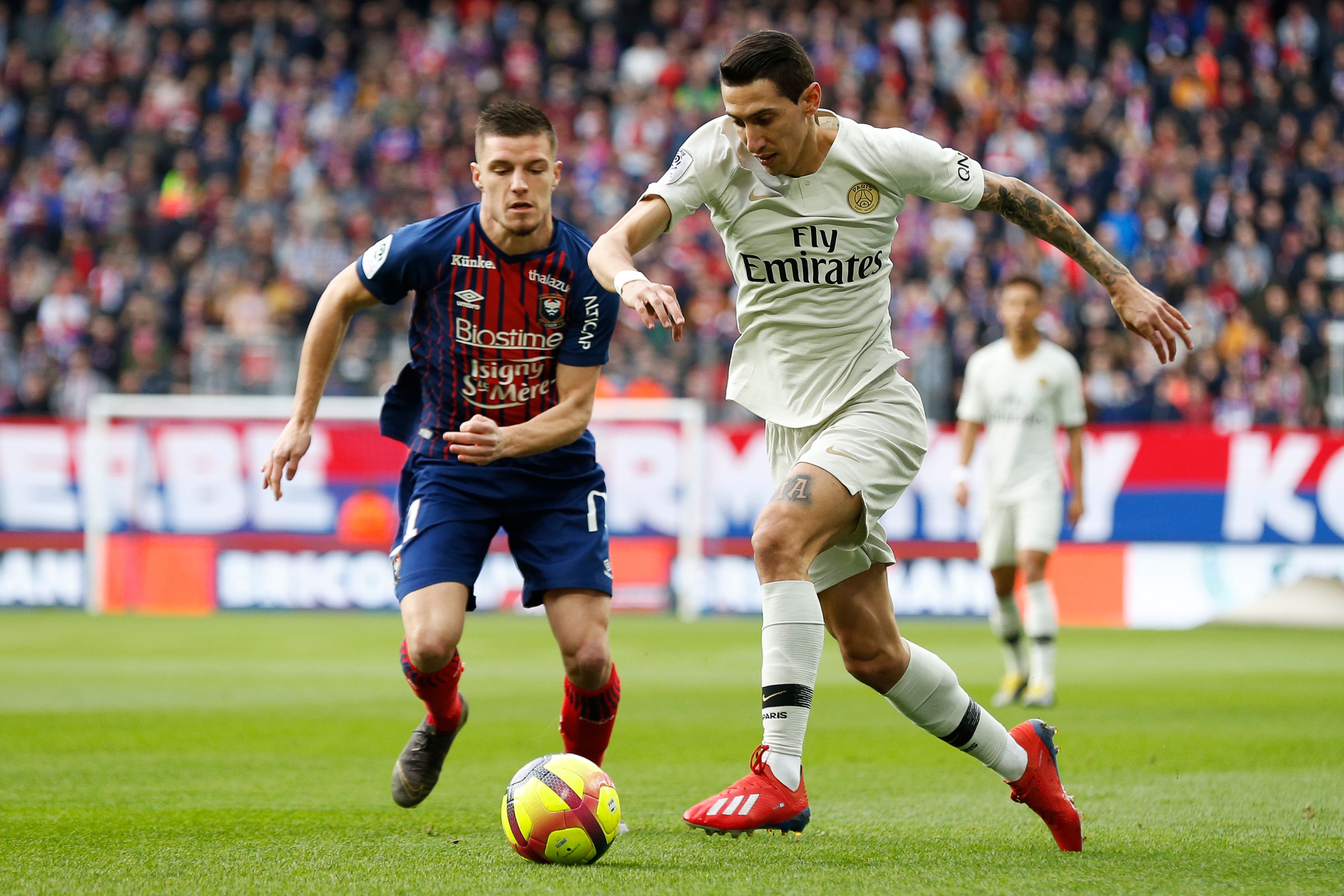 真正意义上的倒钩之王。很多其他球员所谓的倒钩其实...（名副其实的倒钩之王，别把那些所谓的倒钩当真）