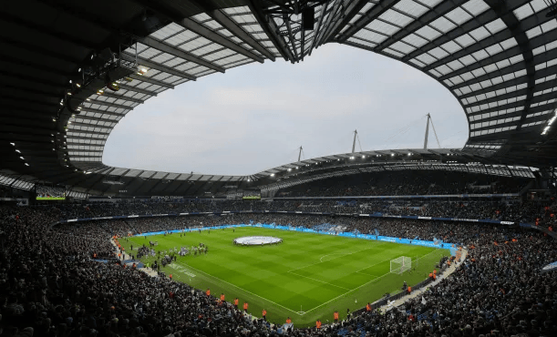 英媒：吉达国民想世界杯后签维尼修斯，准备开5年10亿欧薪水（英媒：吉达国民欲在世界杯后签下维尼修斯，拟奉上5年总额10亿欧合同）