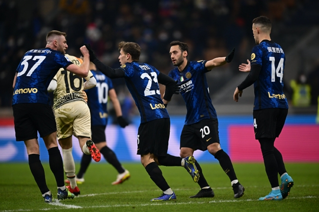 意甲焦点战：维罗纳VS亚特兰大——攻防博弈下的胜负天平与比分推演（意甲重头戏：维罗纳对阵亚特兰大——攻守对决中的胜负天秤与比分预判）