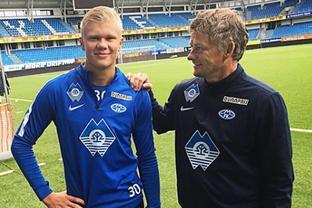 萨里：建议把VAR设备放的离替补席远一点，裁判需要冷静判断（萨里建议将VAR设备远离替补席，裁判需在冷静环境中判罚）