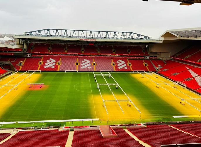 那不勒斯官方：洛博特卡在意杯赛前热身时左腿后胫肌拉伤（那不勒斯官方消息：意杯赛前热身时，洛博特卡左腿后胫肌拉伤）