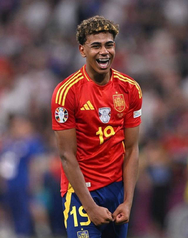 德转列左边锋身价榜：维尼修斯1.5亿欧居首，KK第二（德转发布左边锋身价榜：维尼修斯1.5亿欧登顶，KK位居第二）