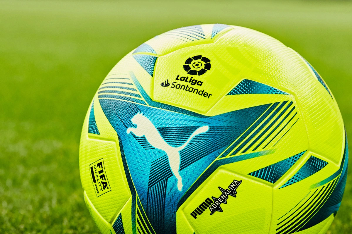 TA：阿莫林会在赛后与球迷合影，并会在其他场合展现出亲和力（TA：阿莫林赛后常与球迷合影，日常亦展露亲和力）