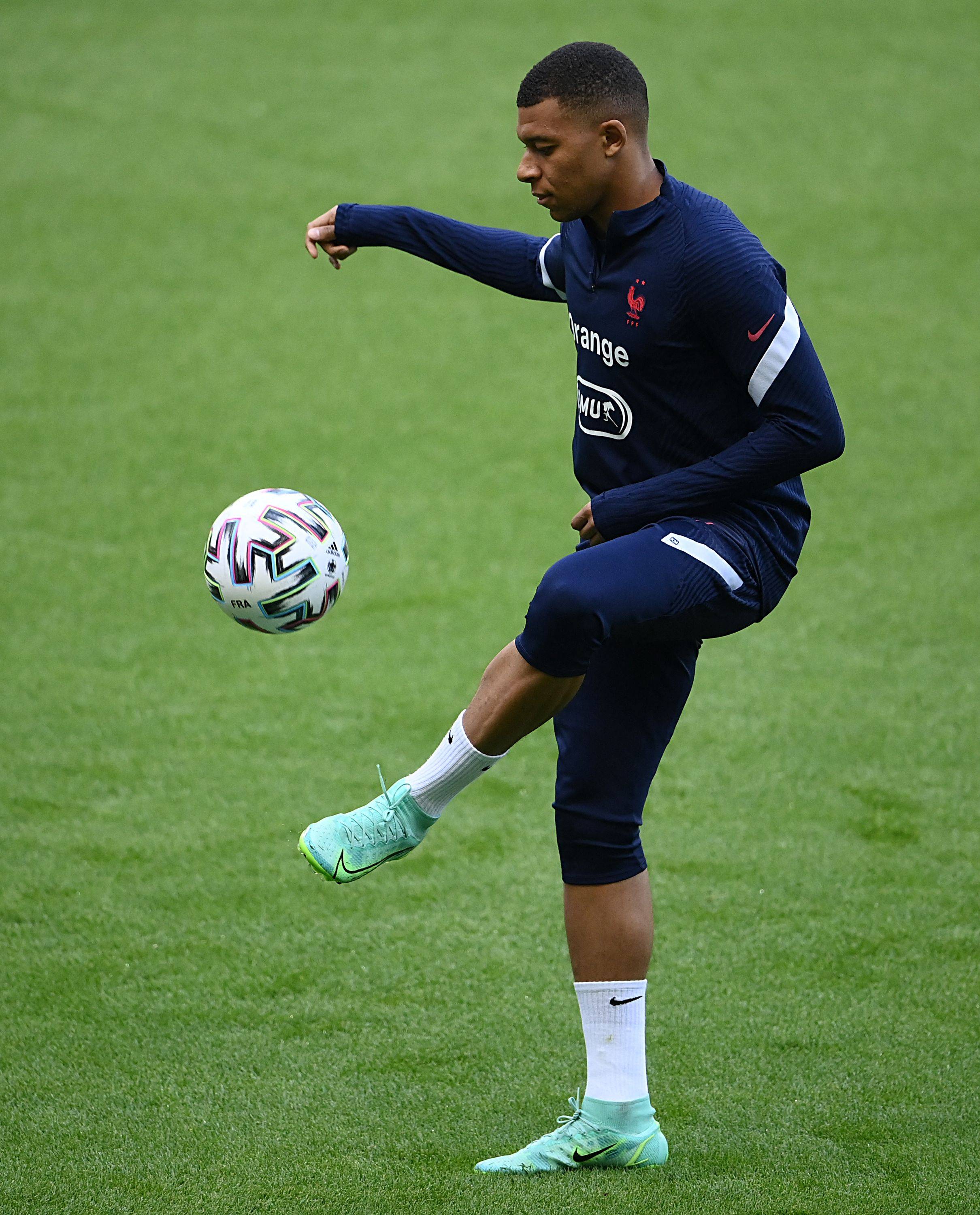 斑马队长，洛卡特利达成尤文生涯200场里程碑（洛卡特利迎来尤文生涯第200场里程碑）