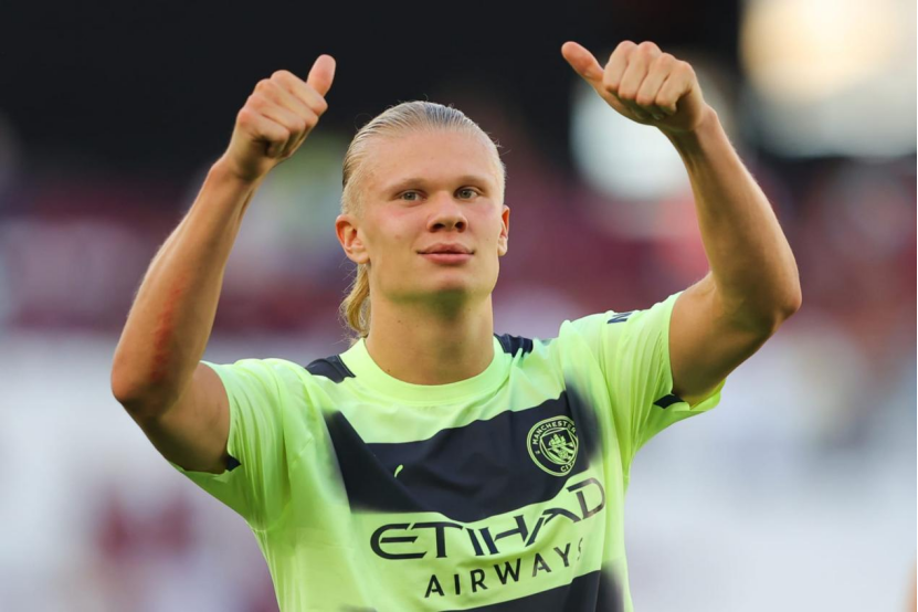 活动组织者：梅西本想走向看台与球迷互动，但被政客拉去拍照（主办方称梅西原本要到看台与球迷互动，却被政客拉去合影）