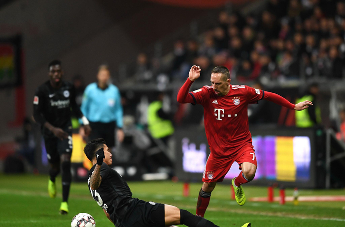 马卡：明年年初皇马将重启吕迪格的续约，双方期待再次合作（马卡报：皇马明年初将重启与吕迪格的续约谈判，双方均期待继续合作）