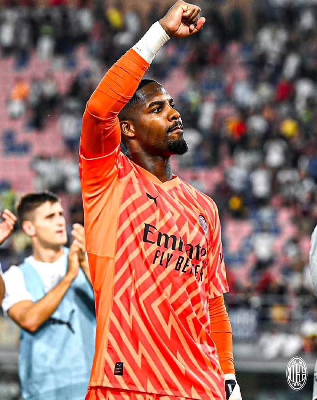 罗马诺：国米仍有意科内，但除非报价非同寻常否则罗马不卖（罗马诺：国米继续追科内，除非天价报价，罗马无意放人）