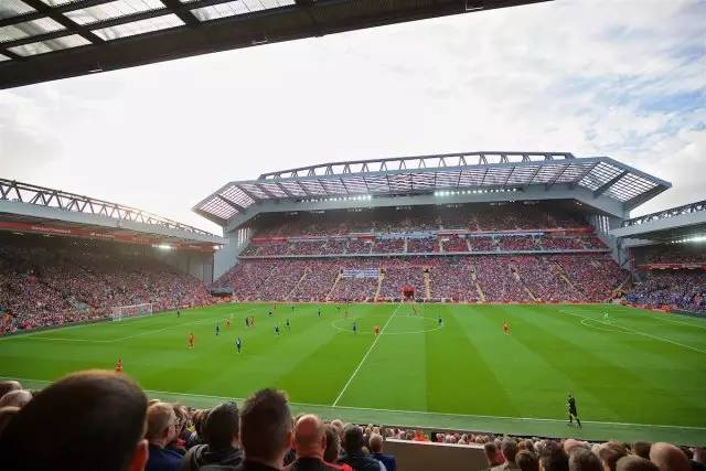 西媒：皇马10名后卫伤了6人，3天后就要对阵曼城（西媒：皇马后防线10人有6人伤停，三天后将迎战曼城）