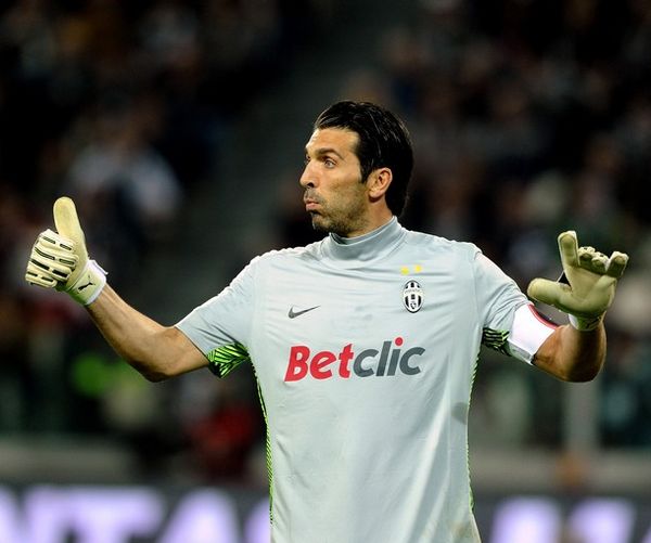 TA：曼城明夏可能签右后卫和右边锋，他们仍在关注利夫拉门托（TA：曼城或在明夏引进右后卫与右边锋，利夫拉门托仍列目标）