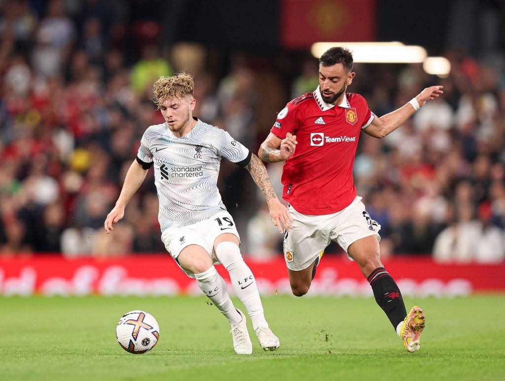 足球世界杯球场建设进入收尾阶段，安全标准升级（足球世界杯球场建设步入收官，安全标准全面升级）