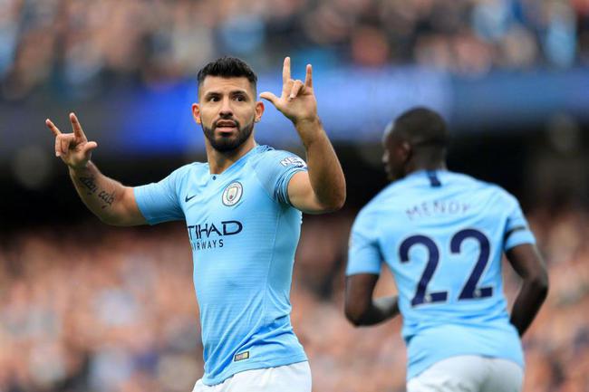 每体：巴萨18岁后卫埃斯帕特训练中受伤，将缺阵约两个月（每体：巴萨18岁小将埃斯帕特训练受伤，预计缺阵近两月）