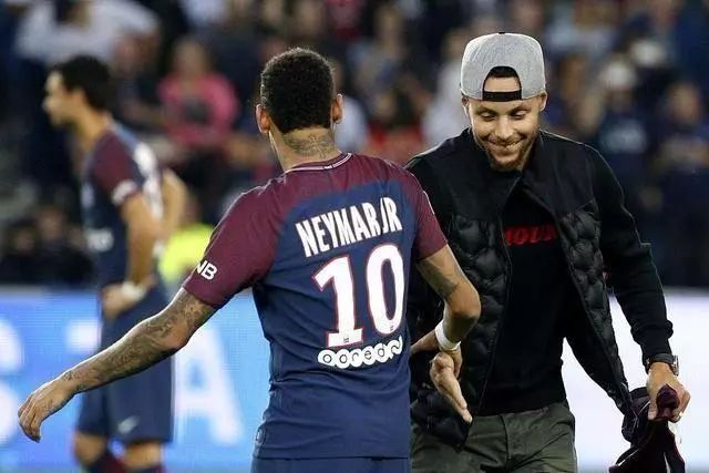 萨索洛官方：贝拉尔迪右小腿屈肌中度撕裂，已进入康复流程（萨索洛通报：贝拉尔迪右小腿屈肌中度撕裂，已启动康复计划）